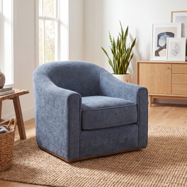 Indoor swivel chair